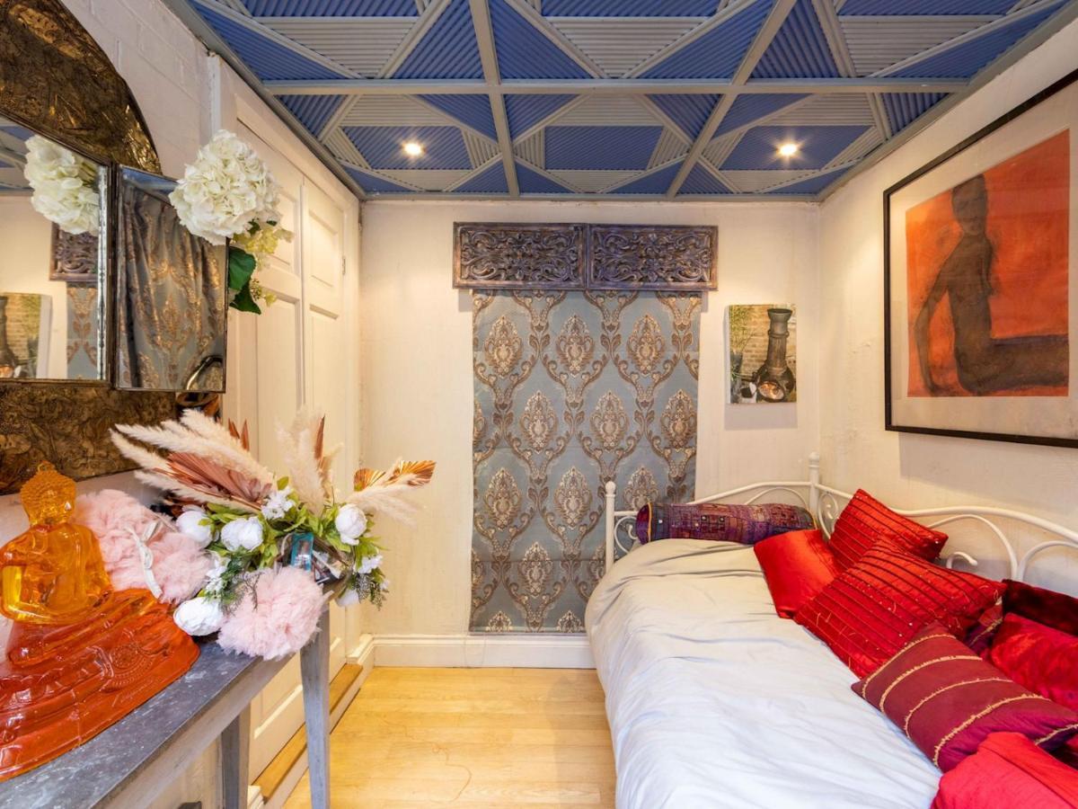 Pass The Keys Split-Floors Antique Apartment In Portobello Road Лондон Екстер'єр фото