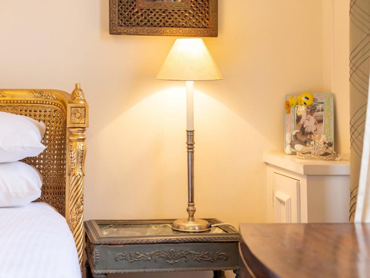 Pass The Keys Split-Floors Antique Apartment In Portobello Road Лондон Екстер'єр фото